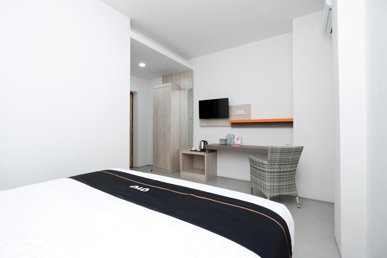 Oyo 2298 Jebres House Syariah Hotel Solo Buitenkant foto