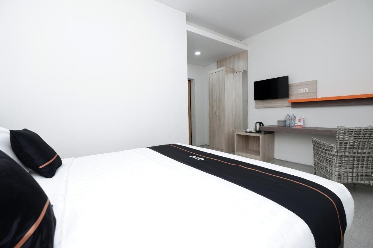 Oyo 2298 Jebres House Syariah Hotel Solo Buitenkant foto