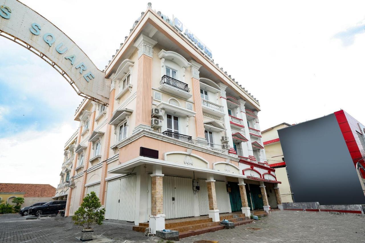 Oyo 2298 Jebres House Syariah Hotel Solo Buitenkant foto